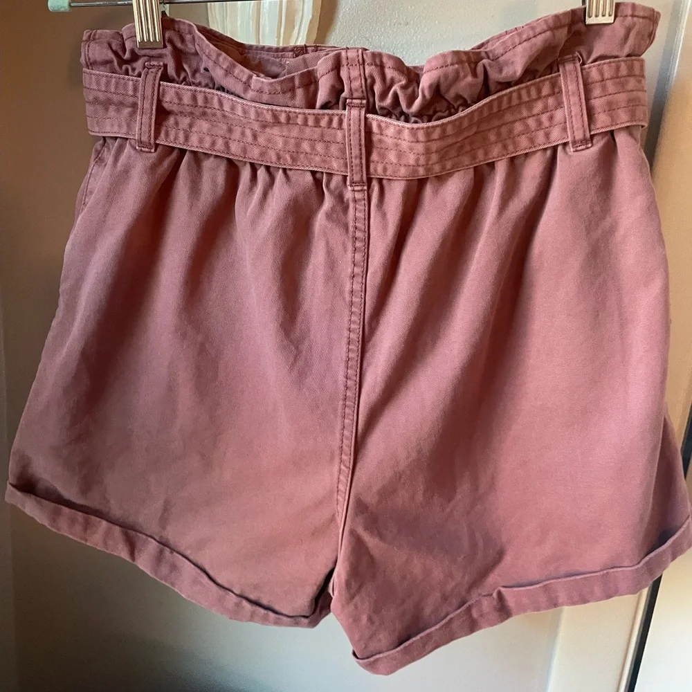 Abercrombie and‎ Fitch Paperbag Shorts Size Medium - Picture 2 of 3